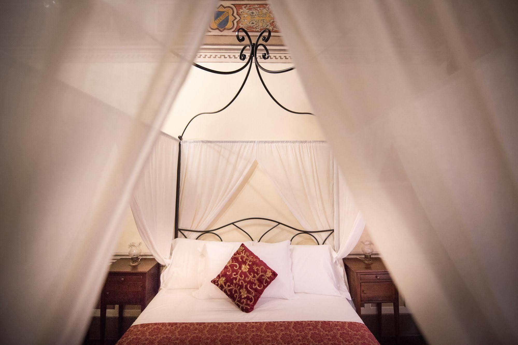 All'ombra Della Torre Only Bed & Breakfast Siena