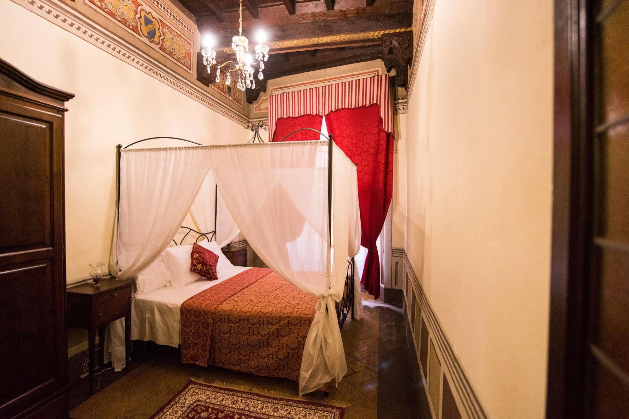 All'ombra Della Torre Only 3* Siena